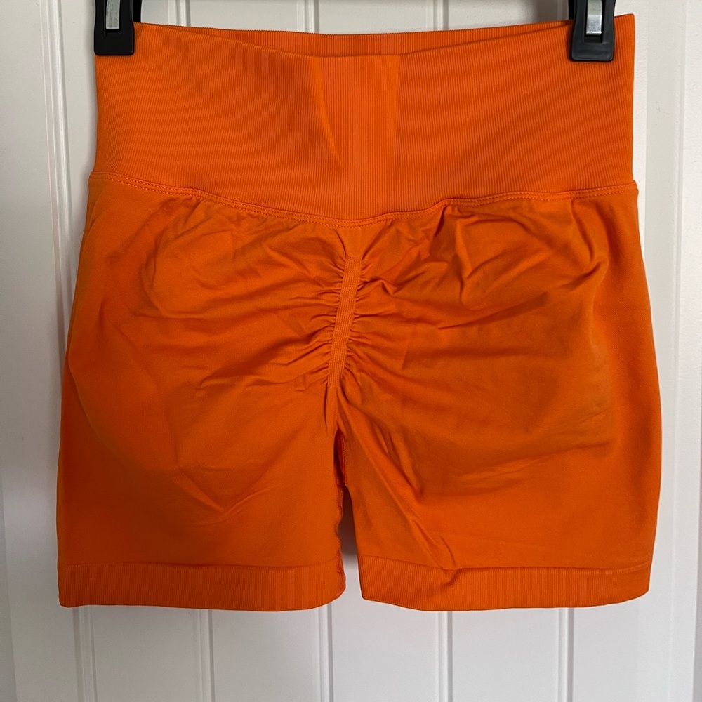 High Rise Seamless Scrunch Shorts